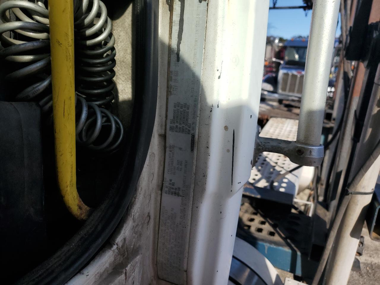 Lot #3278591966 2000 FREIGHTLINER MEDIUM CON