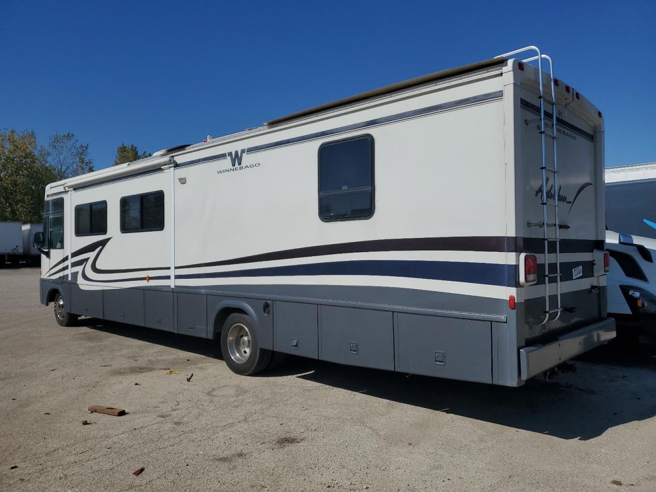 Lot #3265793222 1999 FORD F550