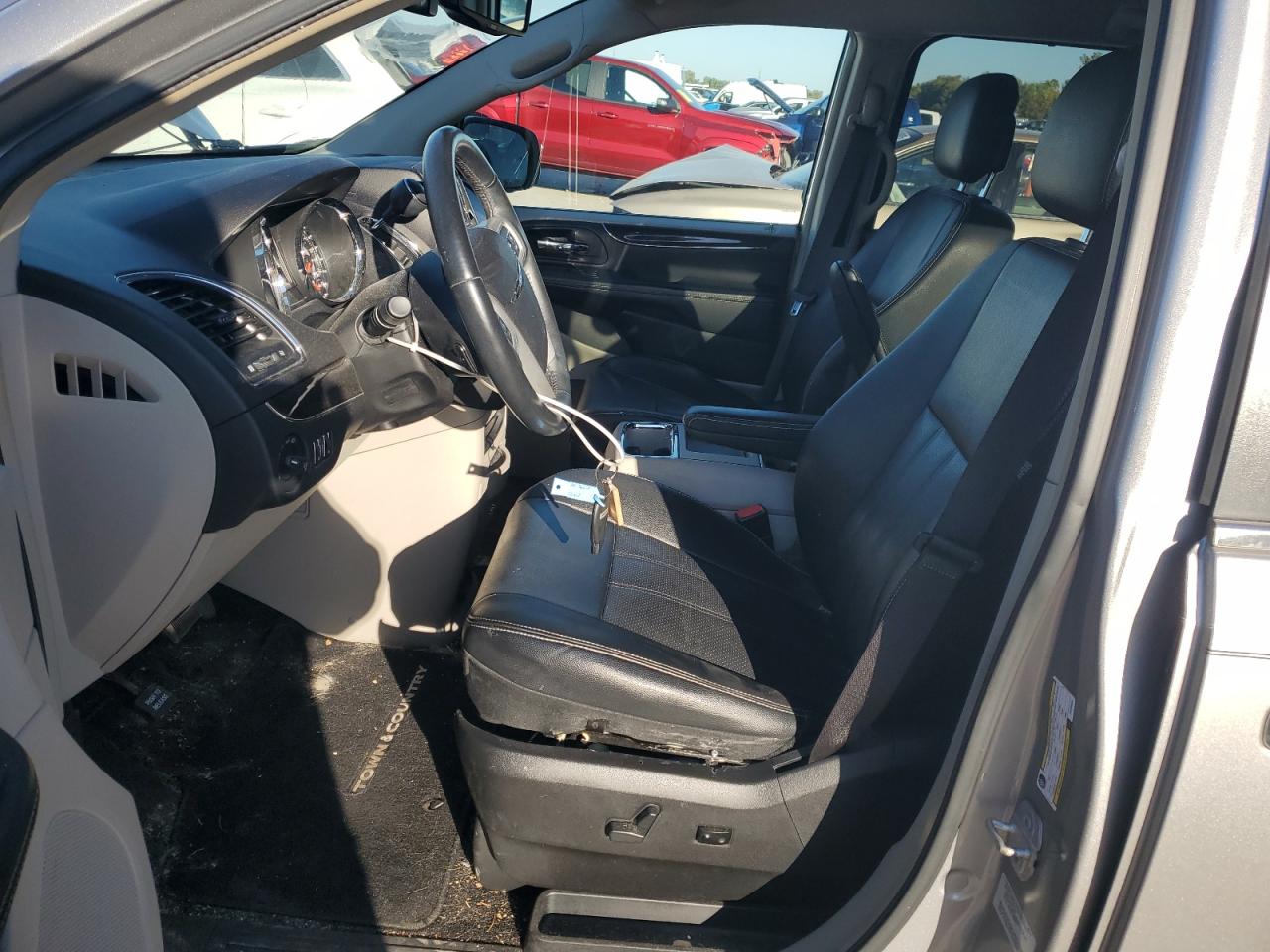 CHRYSLER TOWN & COUNTRY TOURING L