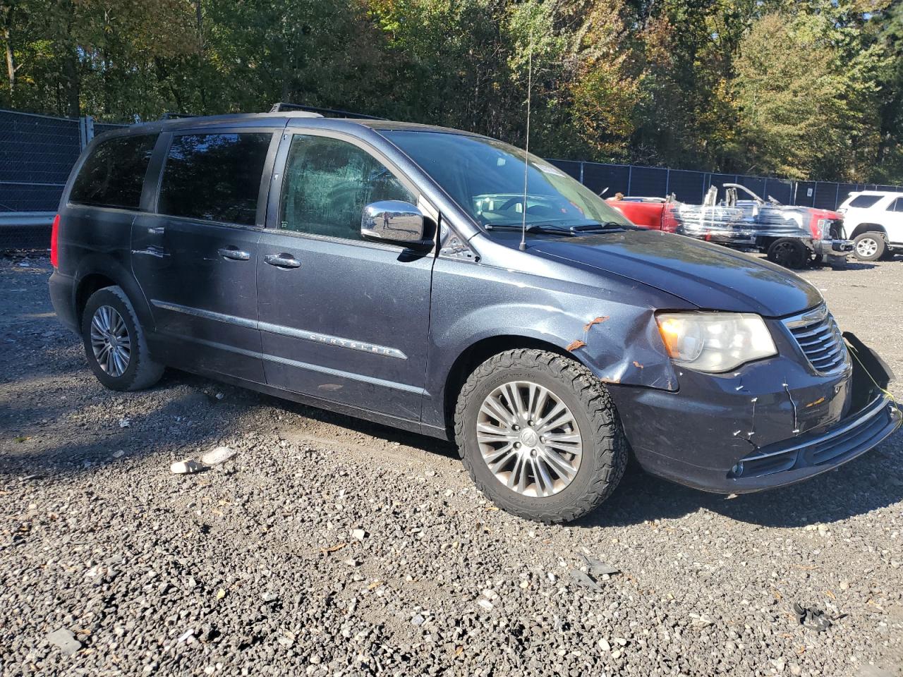 CHRYSLER TOWN & COUNTRY TOURING L
