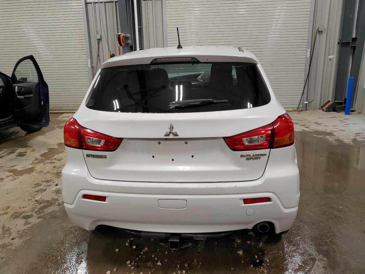 MITSUBISHI OUTLANDER SE
