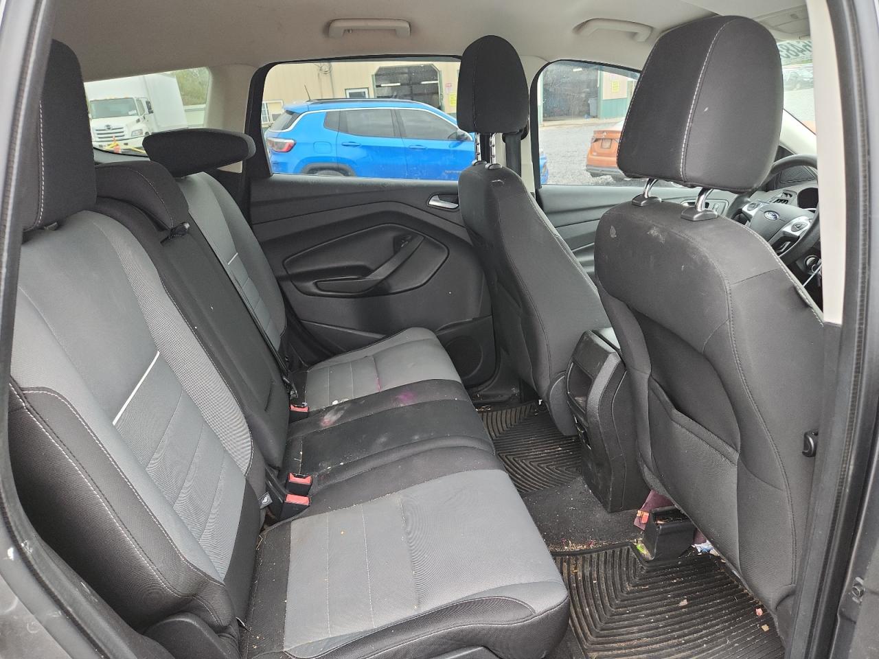 FORD ESCAPE SE