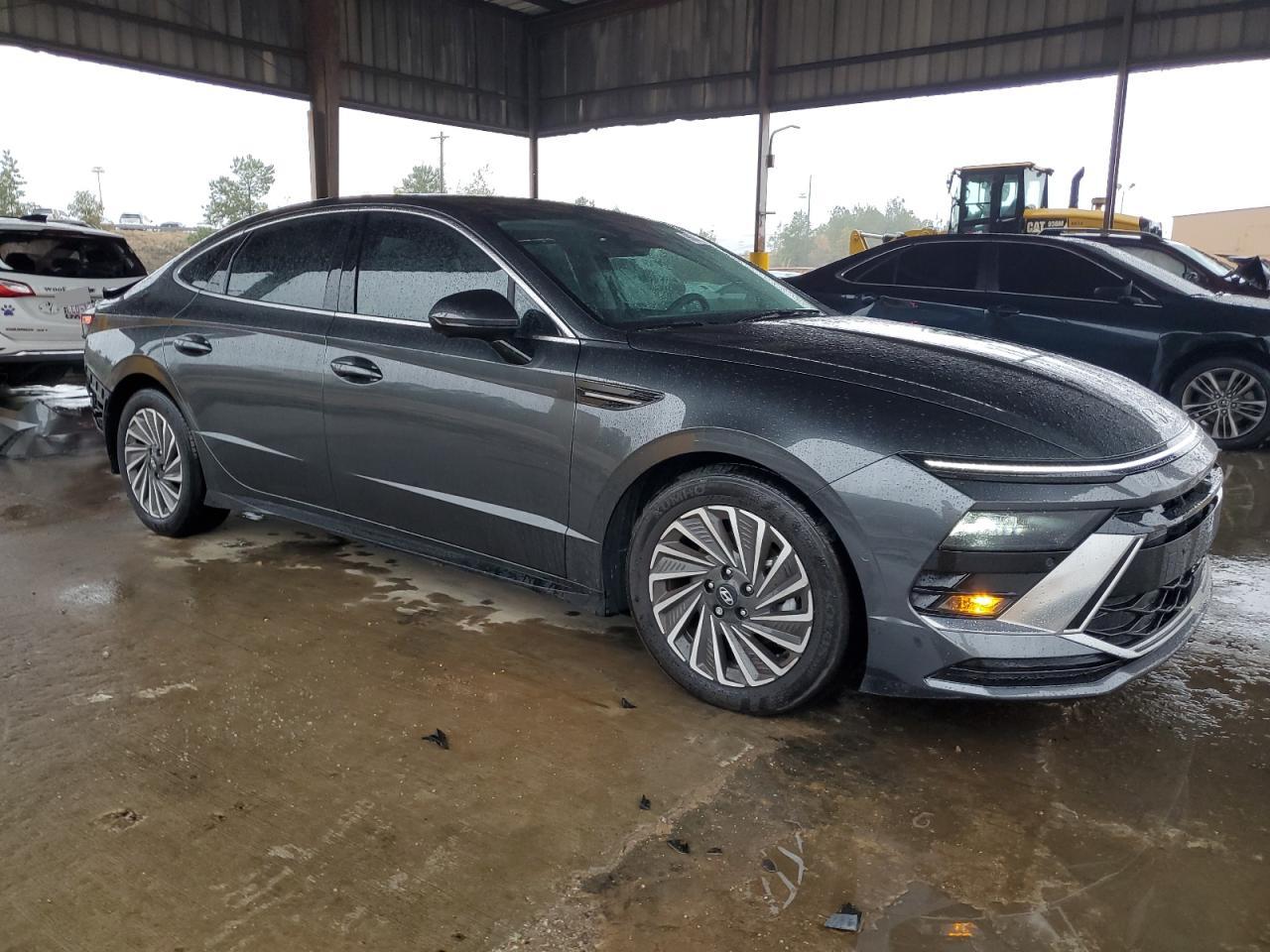 HYUNDAI SONATA HYBRID