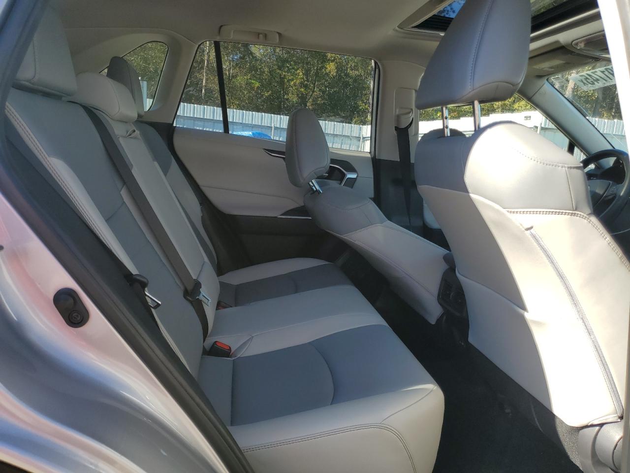 TOYOTA RAV4 XLE PREMIUM