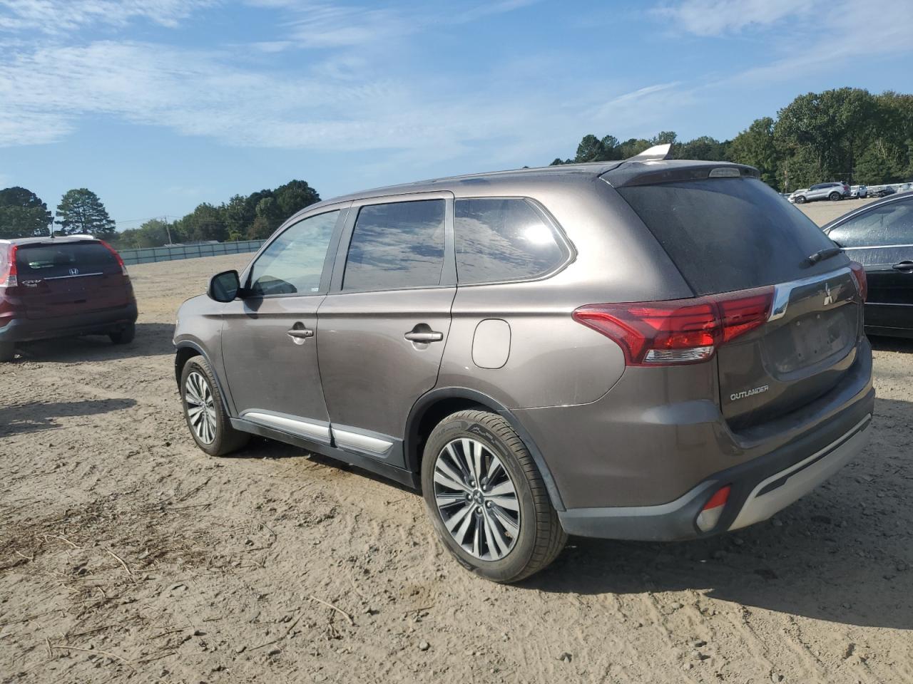 MITSUBISHI OUTLANDER SE
