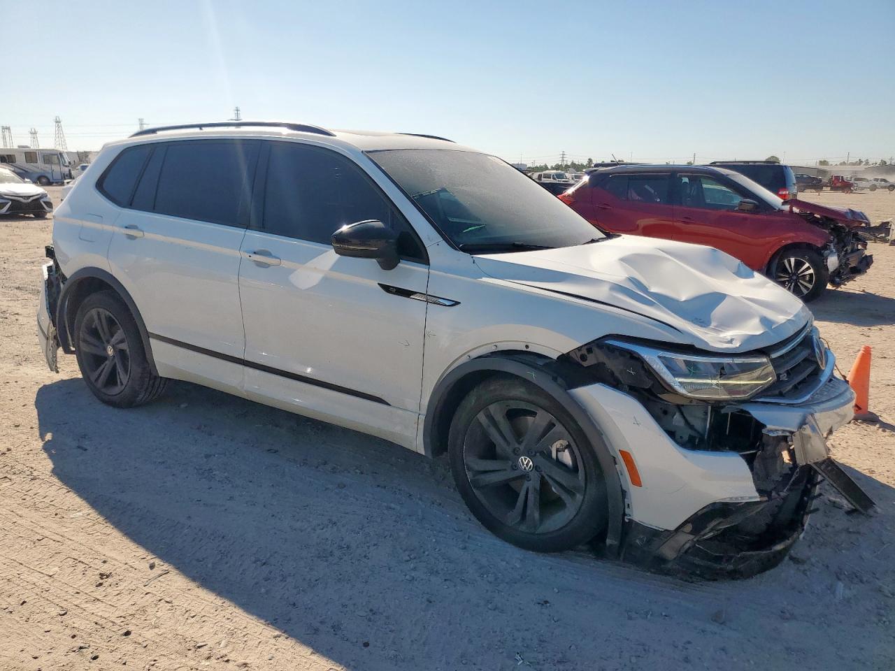 VOLKSWAGEN TIGUAN SE R-LINE BLACK