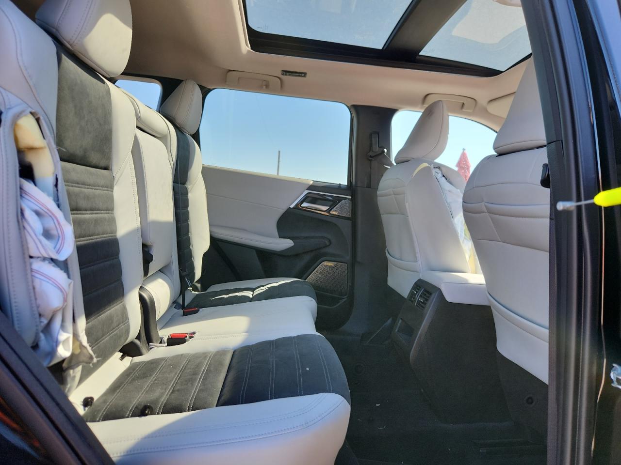 MITSUBISHI OUTLANDER SE