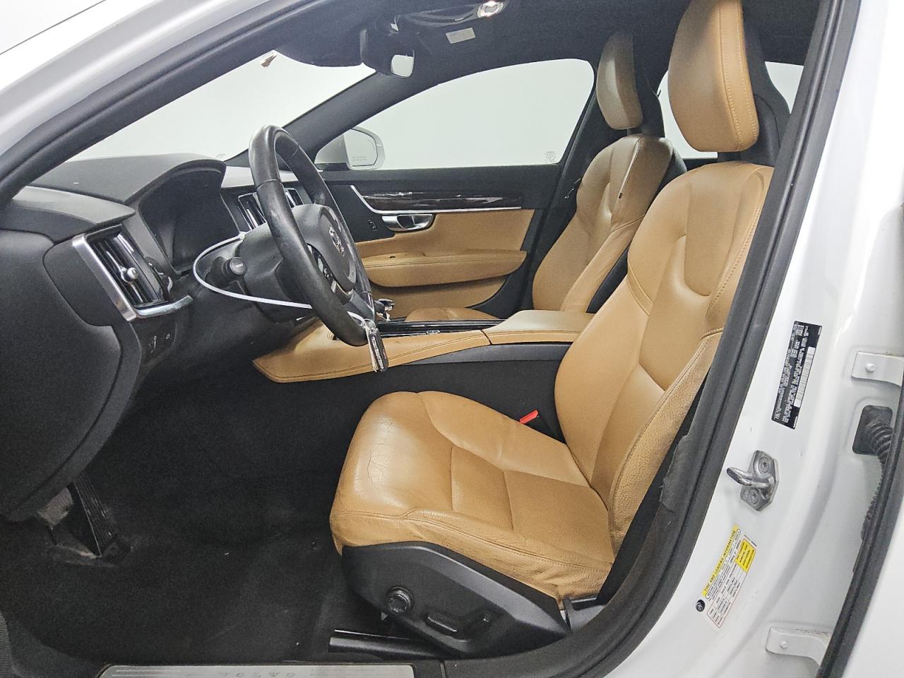 VOLVO S90 T5 MOMENTUM