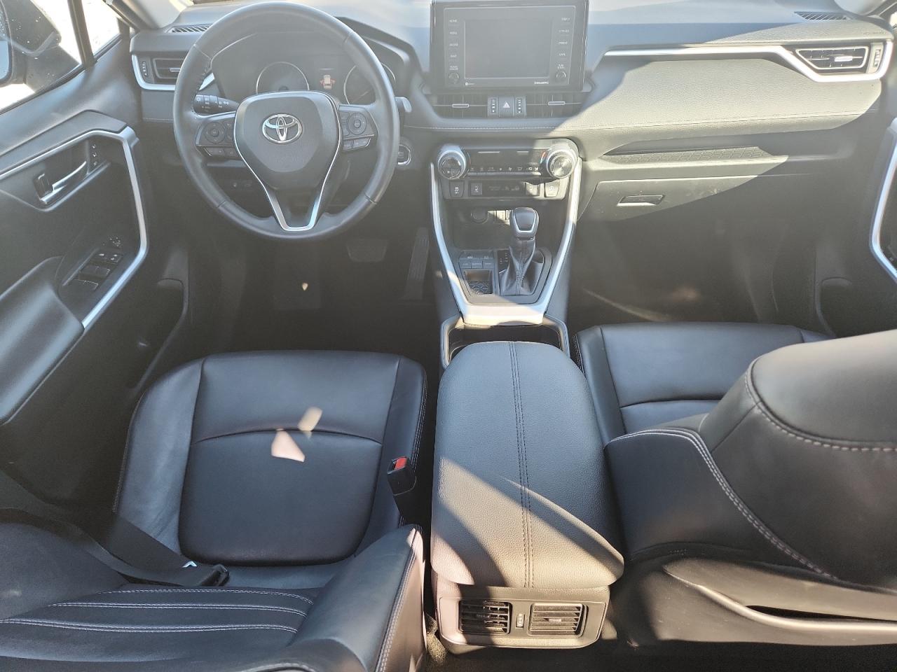 TOYOTA RAV4 XLE PREMIUM