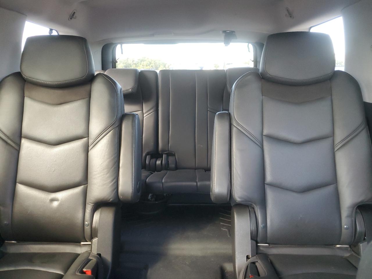 CADILLAC ESCALADE LUXURY