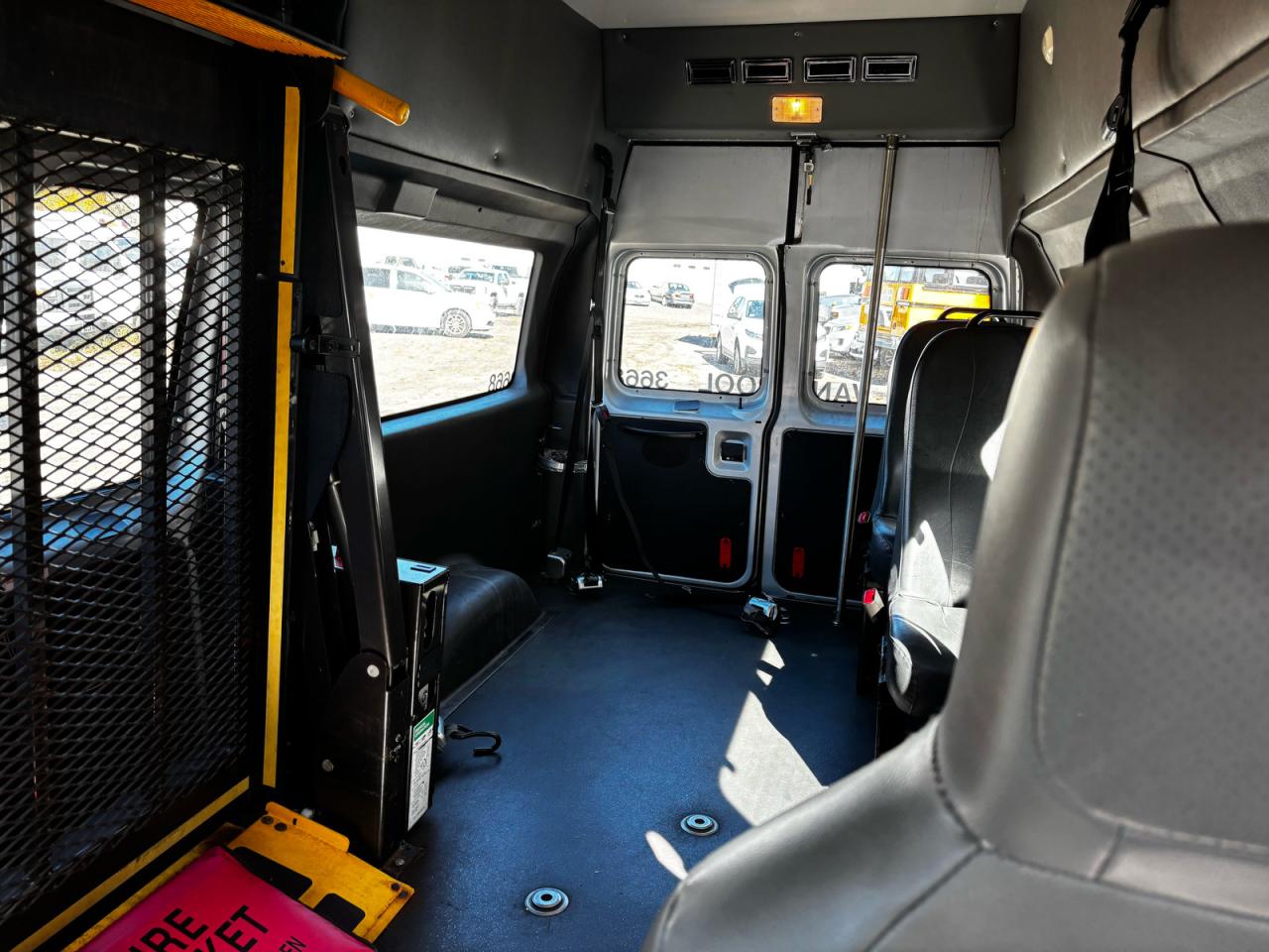 FORD ECONOLINE E250 VAN