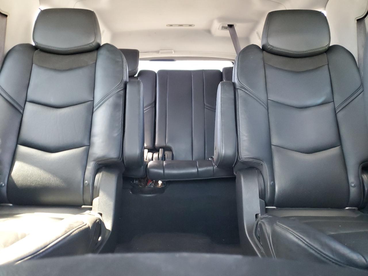 CADILLAC ESCALADE ESV LUXURY