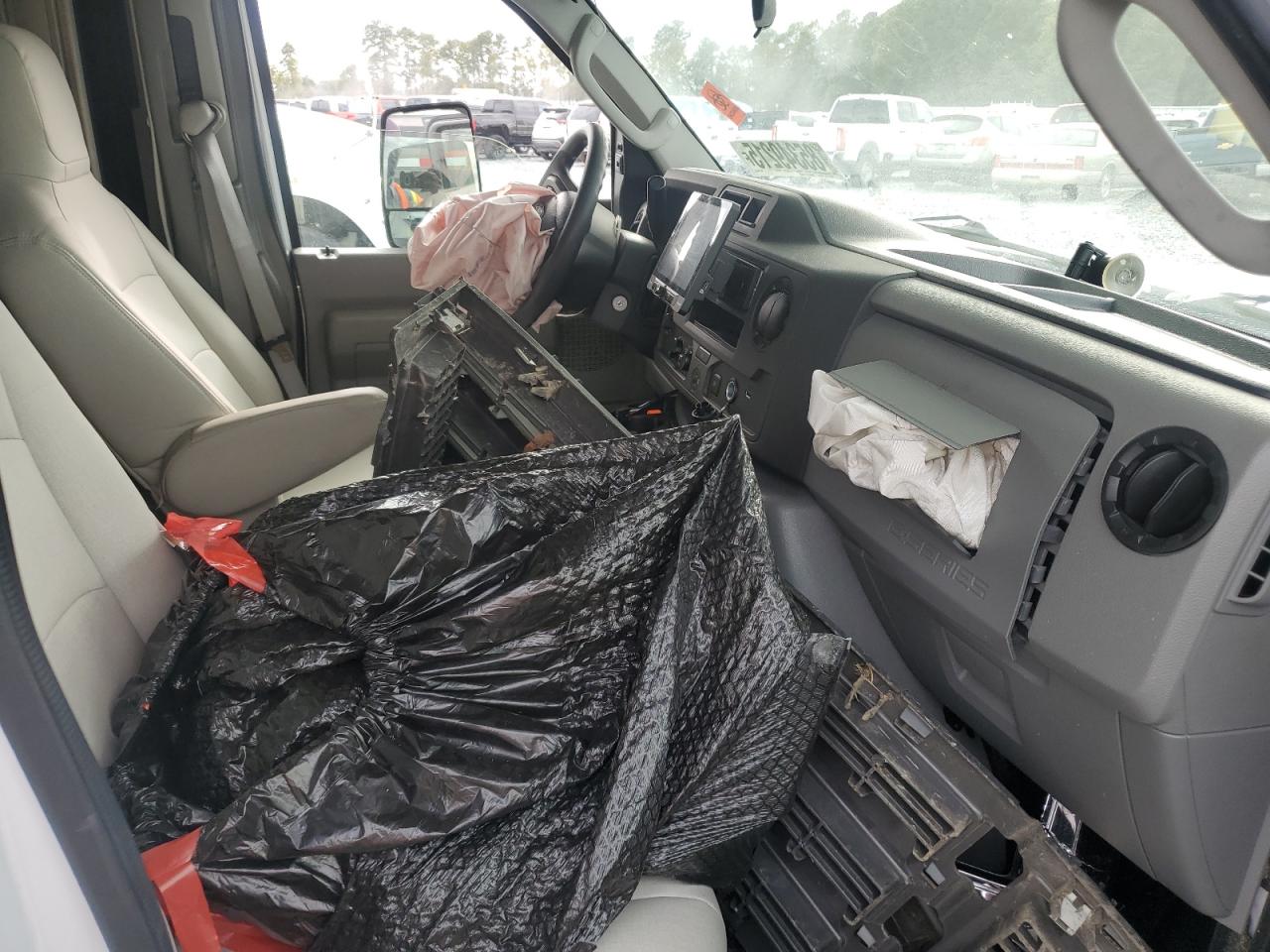 FORD ECONOLINE E450 SUPER DUTY CUTAWAY VAN