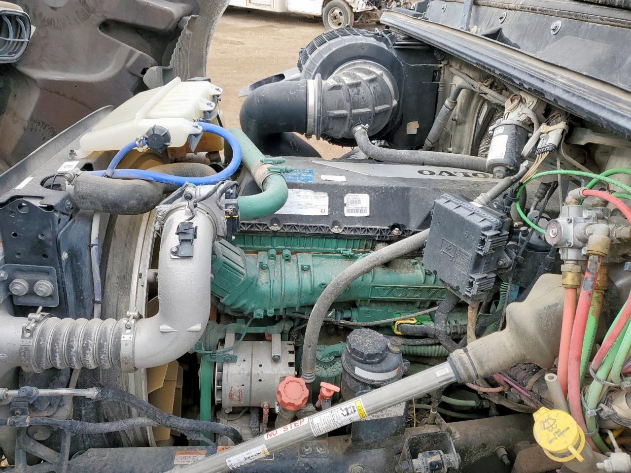 Lot #3308271213 2020 VOLVO VNR