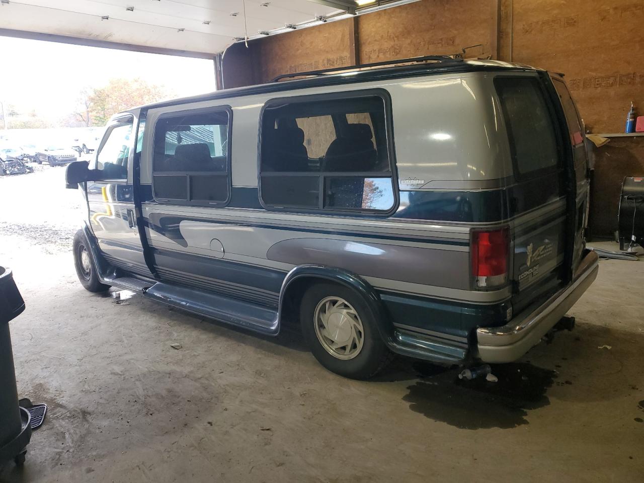 Lot #3298101200 1998 FORD ECONOLINE