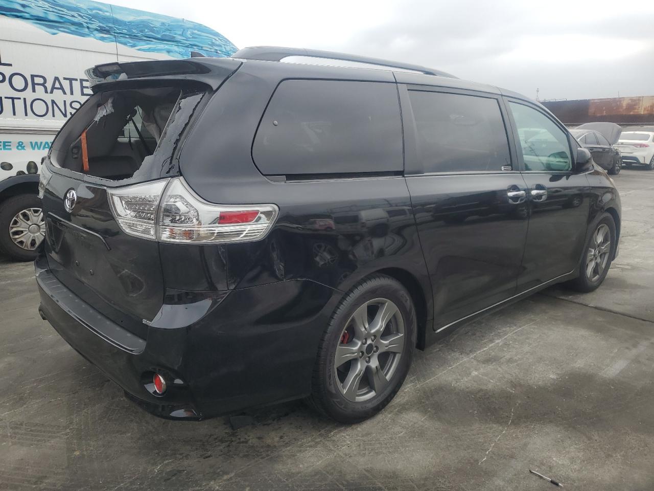 TOYOTA SIENNA SE