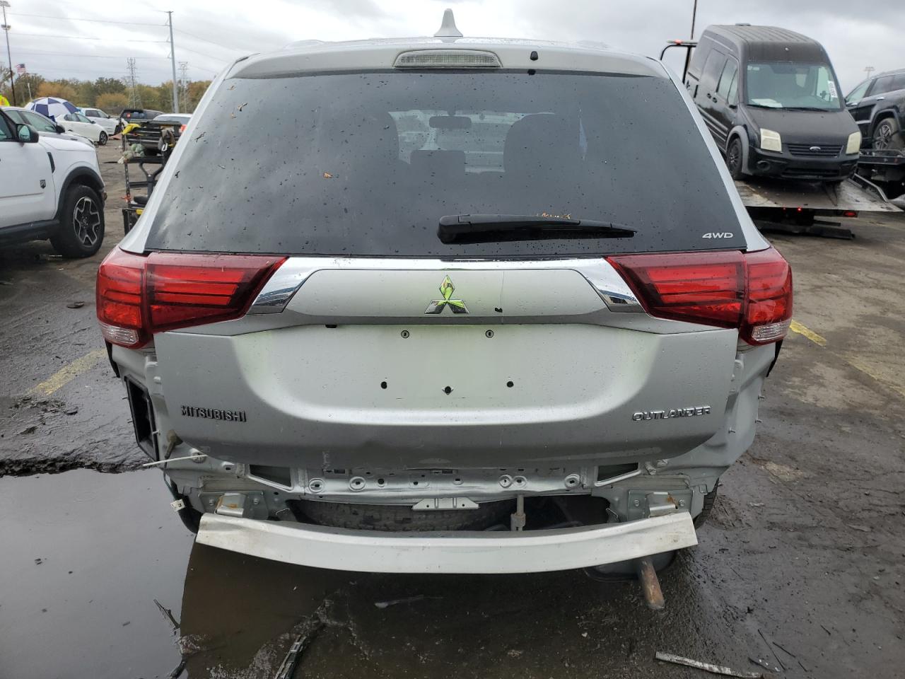 MITSUBISHI OUTLANDER SE