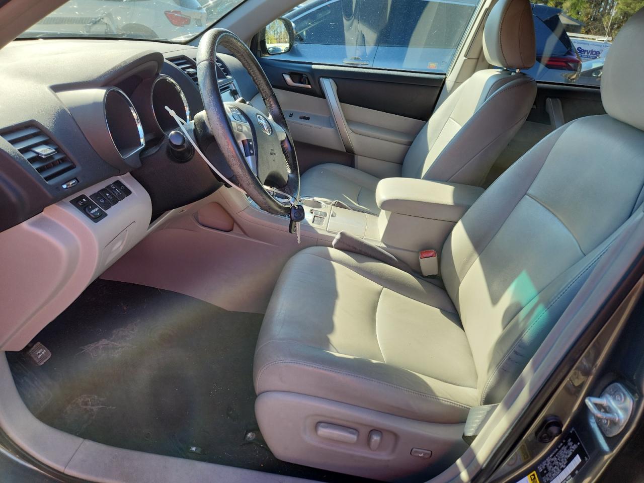 TOYOTA HIGHLANDER BASE