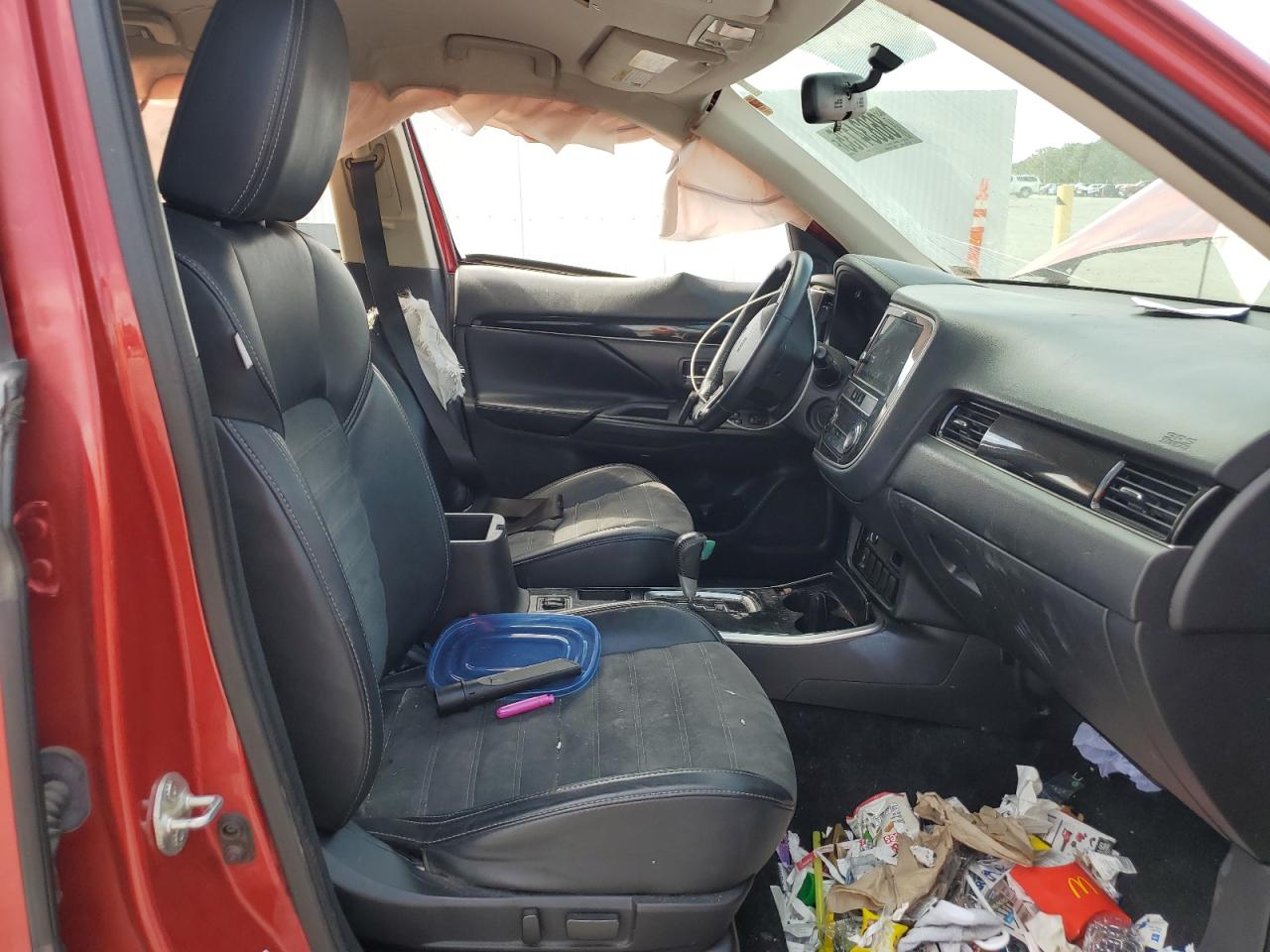 MITSUBISHI OUTLANDER SE