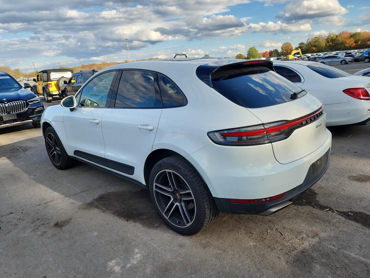 PORSCHE MACAN