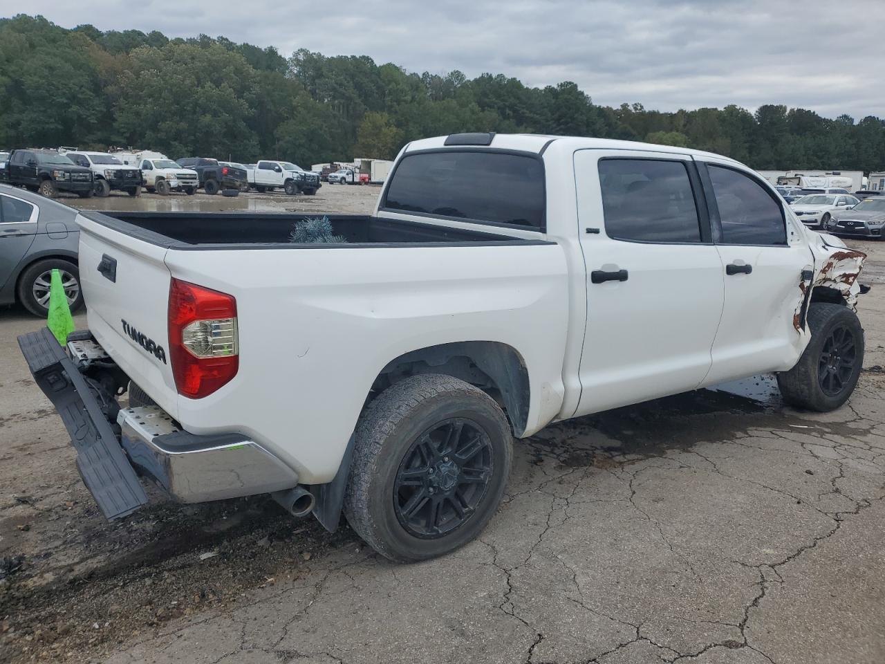 TOYOTA TUNDRA CREWMAX SR5