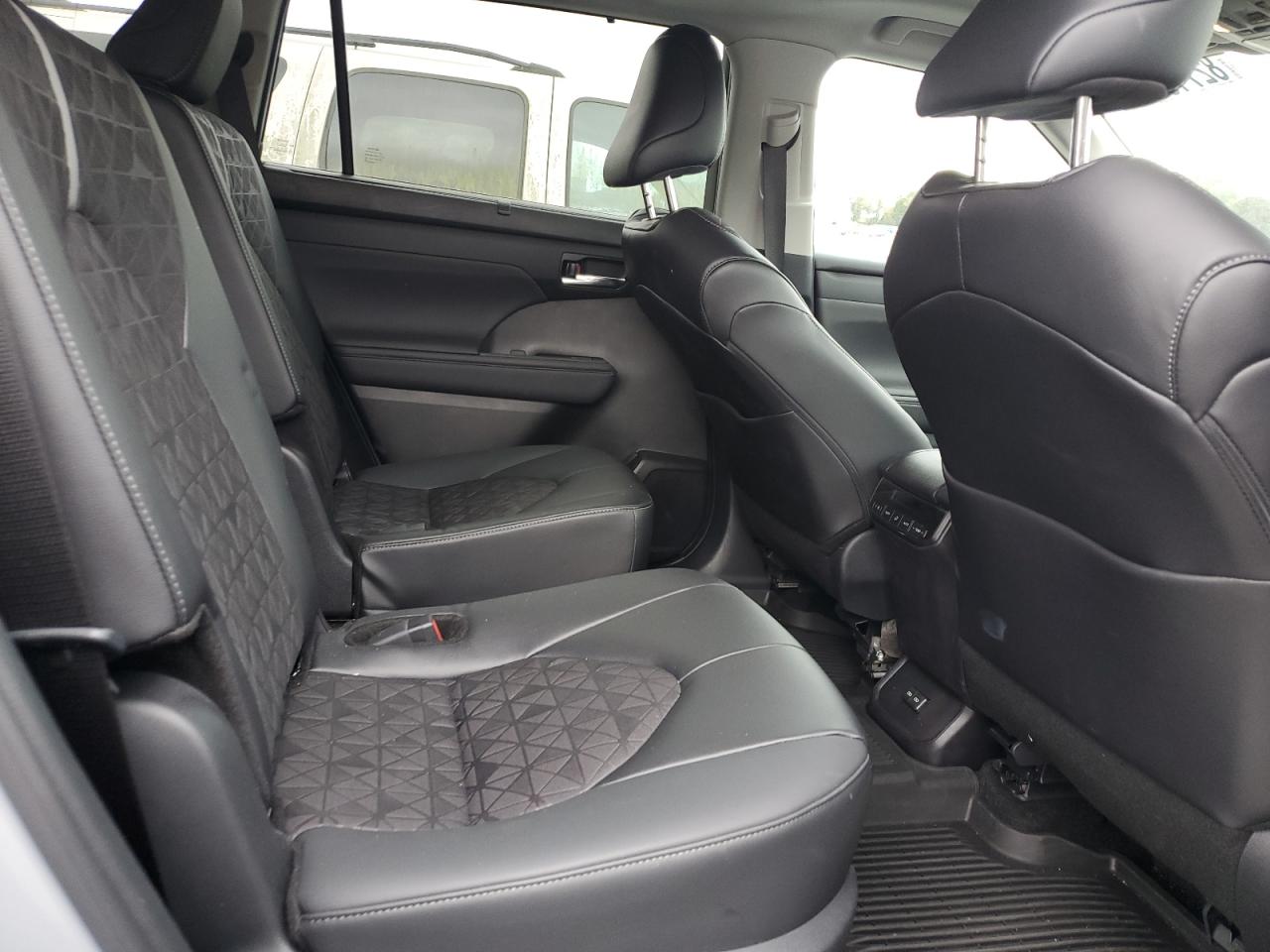 TOYOTA HIGHLANDER HYBRID XLE