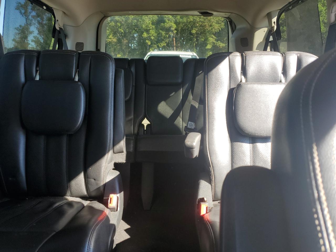 CHRYSLER TOWN & COUNTRY TOURING L