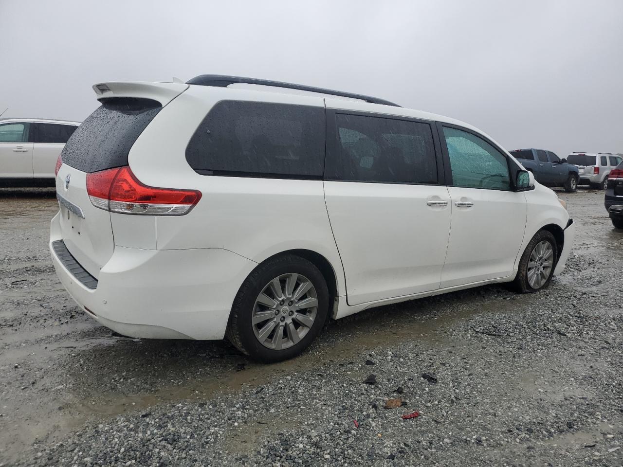 TOYOTA SIENNA XLE