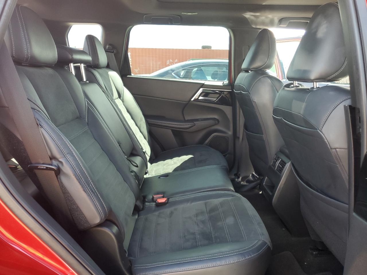 MITSUBISHI OUTLANDER SE