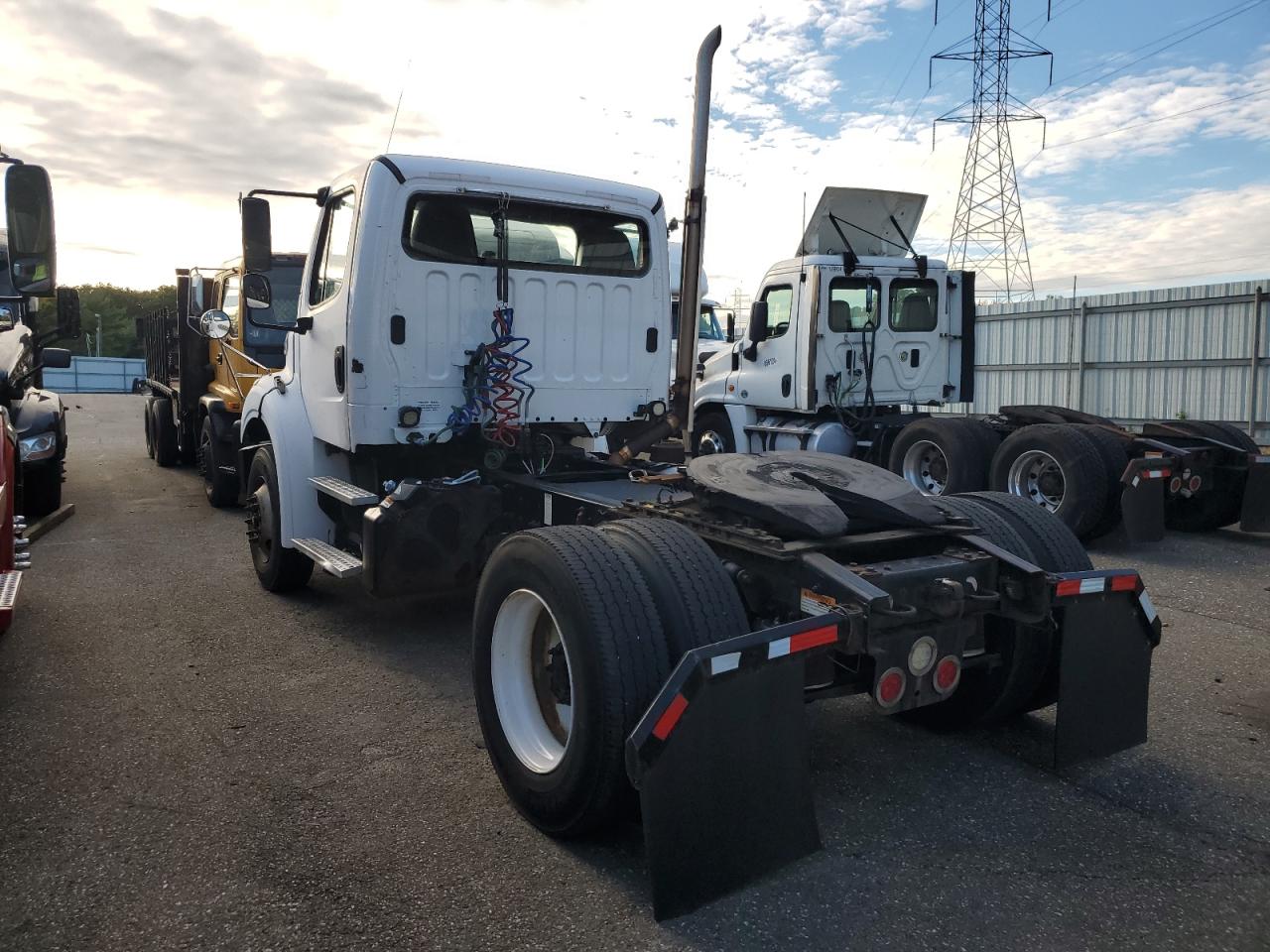 Lot #3279534254 2015 FREIGHTLINER M2