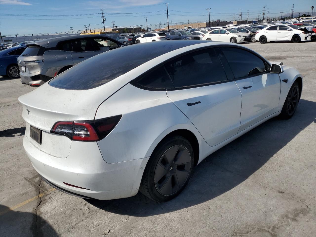 TESLA MODEL 3