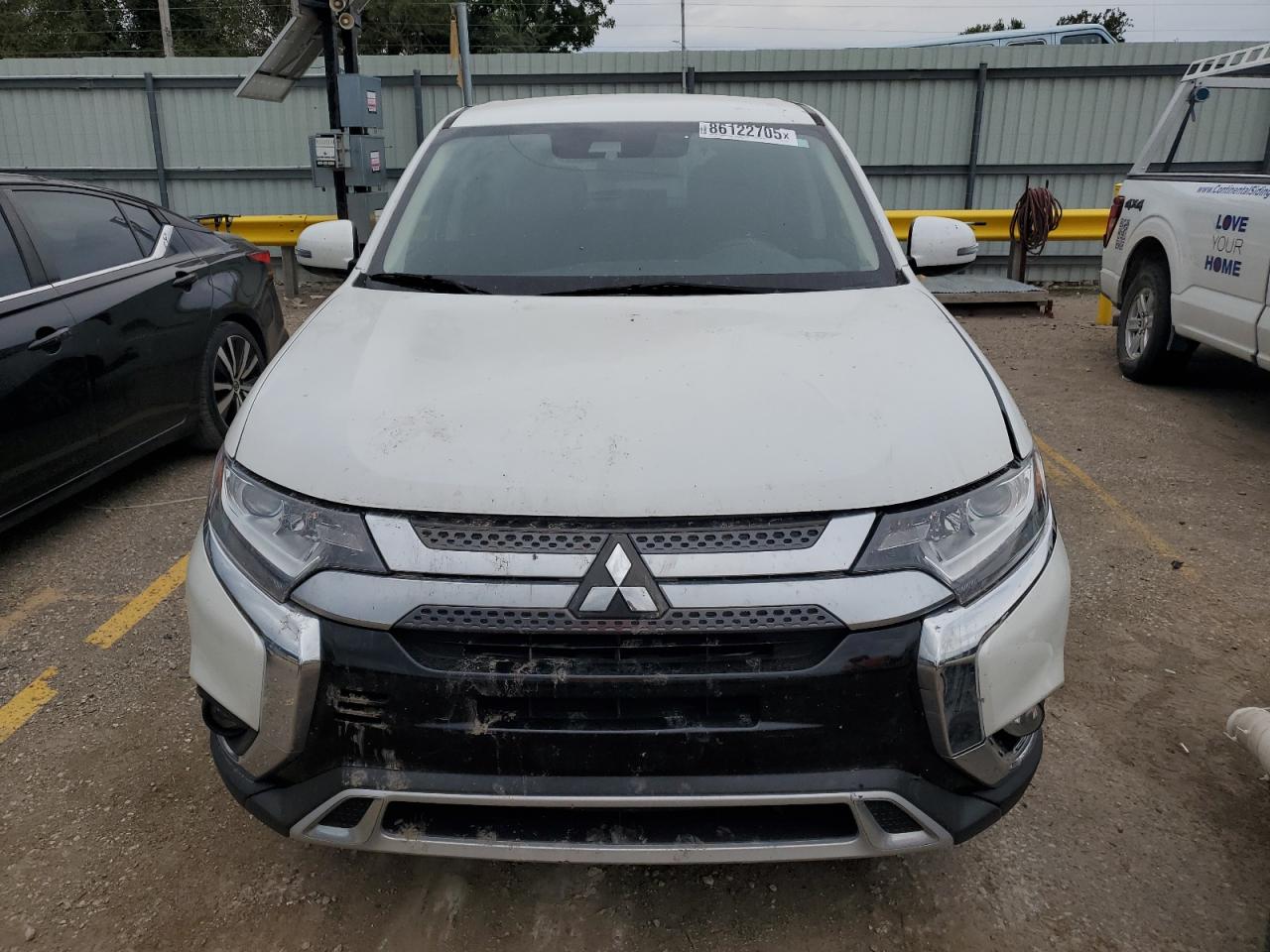 MITSUBISHI OUTLANDER SE
