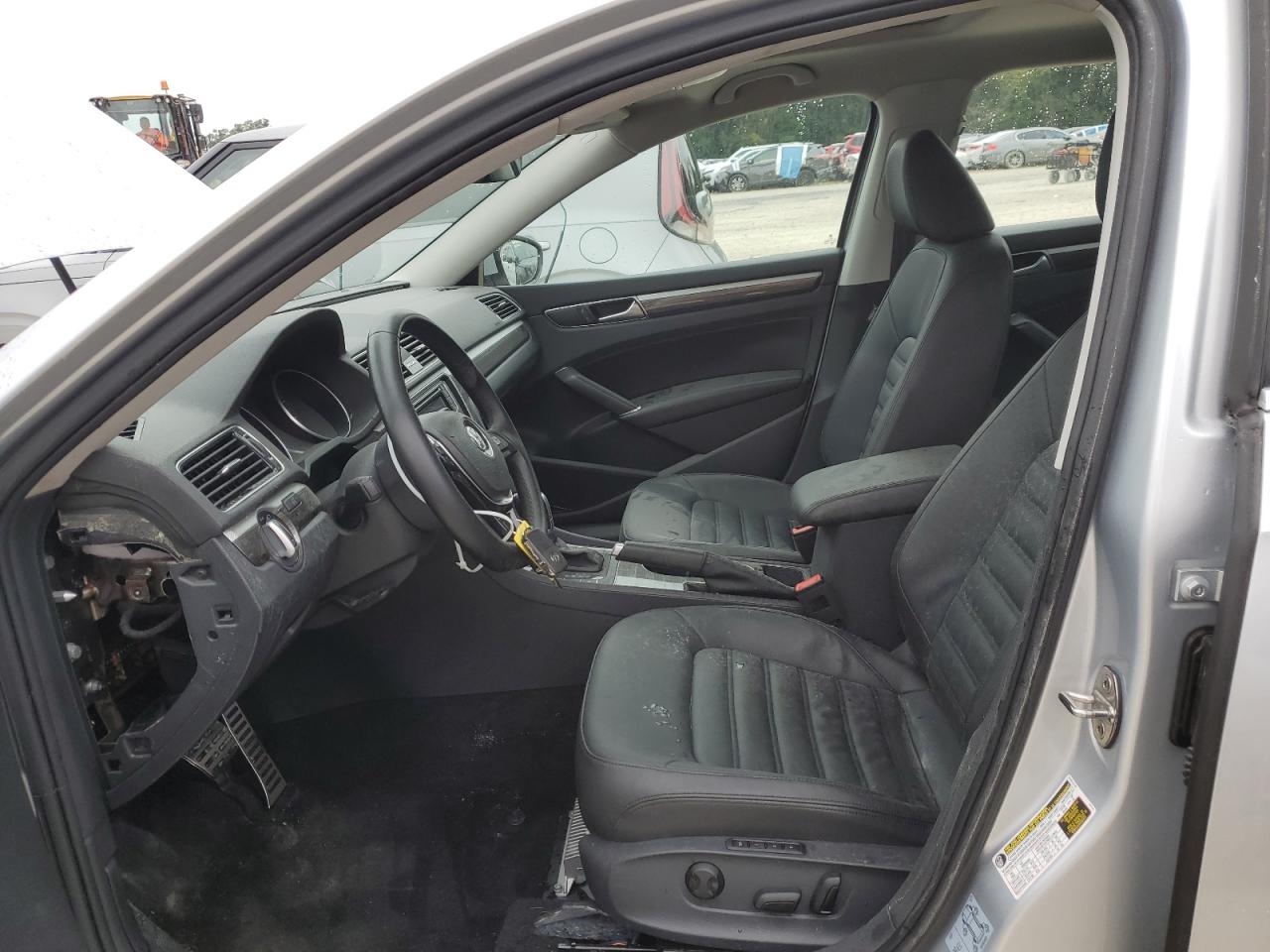 VOLKSWAGEN PASSAT SEL PREMIUM