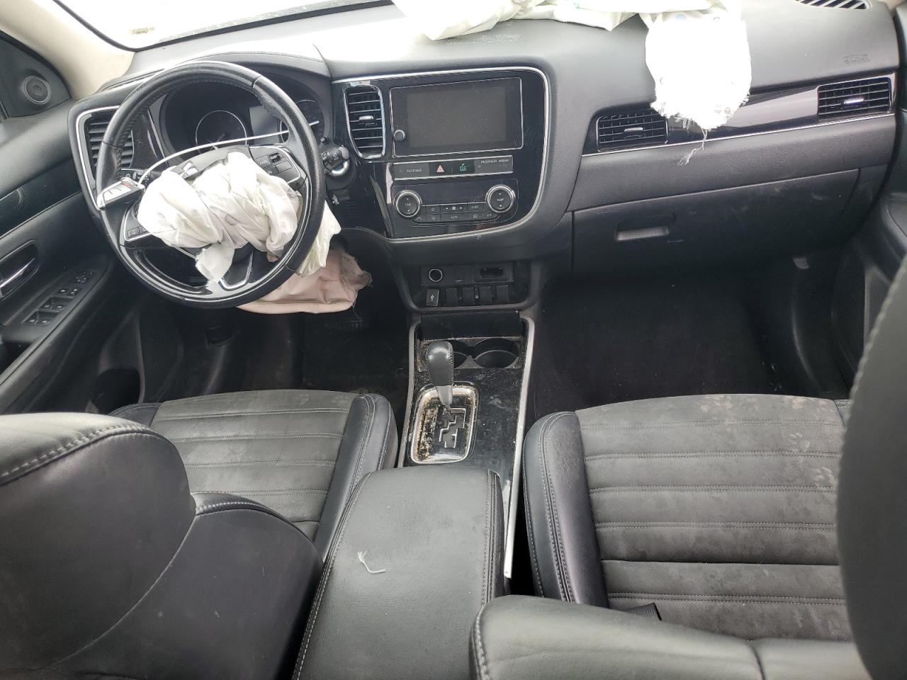 MITSUBISHI OUTLANDER SE