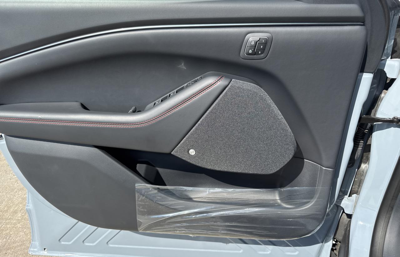 FORD MUSTANG PREMIUM