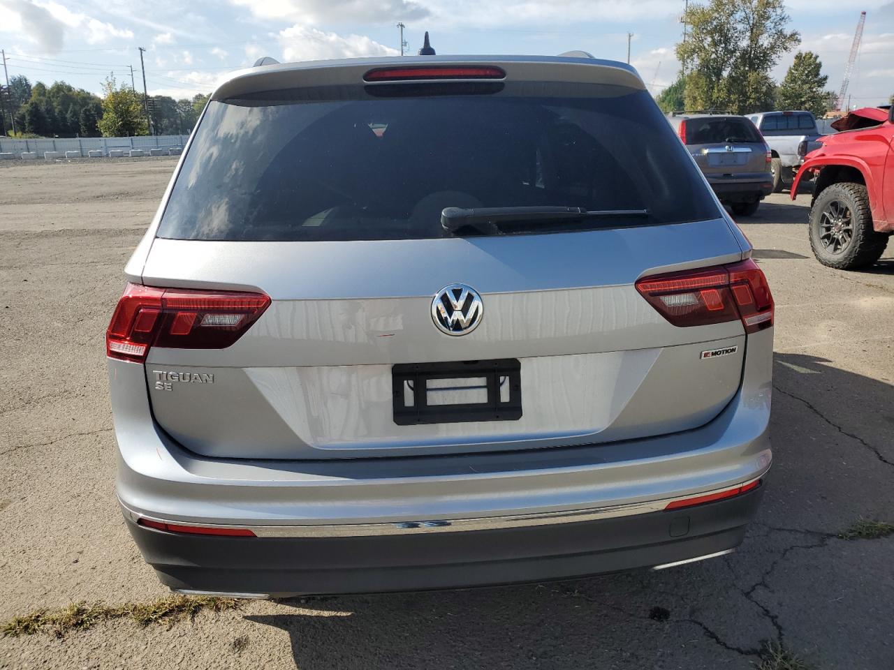 VOLKSWAGEN TIGUAN SE