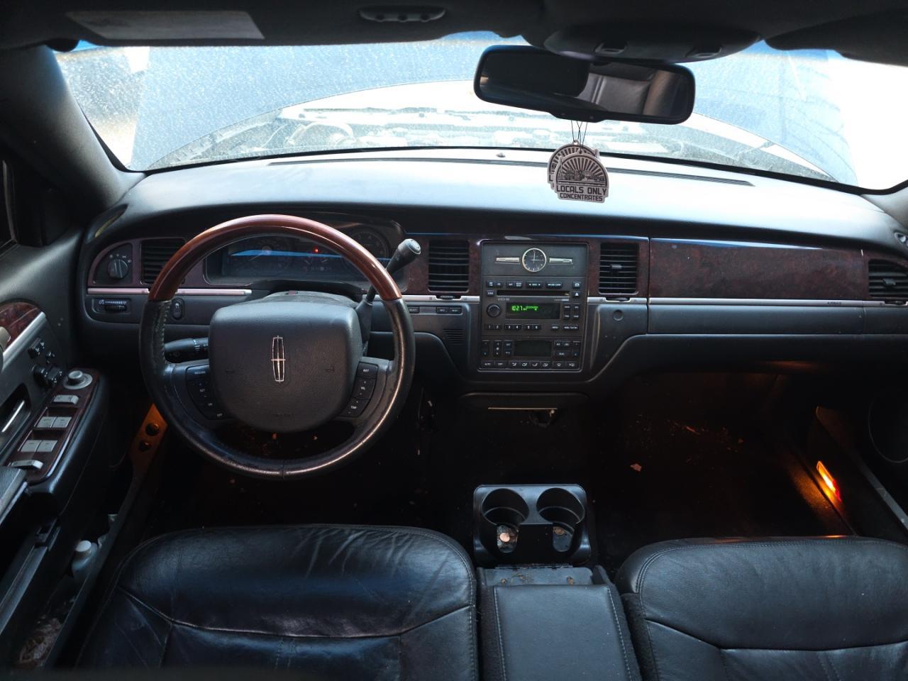 LINCOLN TOWN CAR SIGNATURE LIMITED