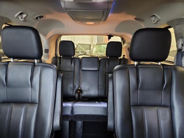 2016 CHRYSLER TOWN & COU - 2C4RC1CG3GR113356