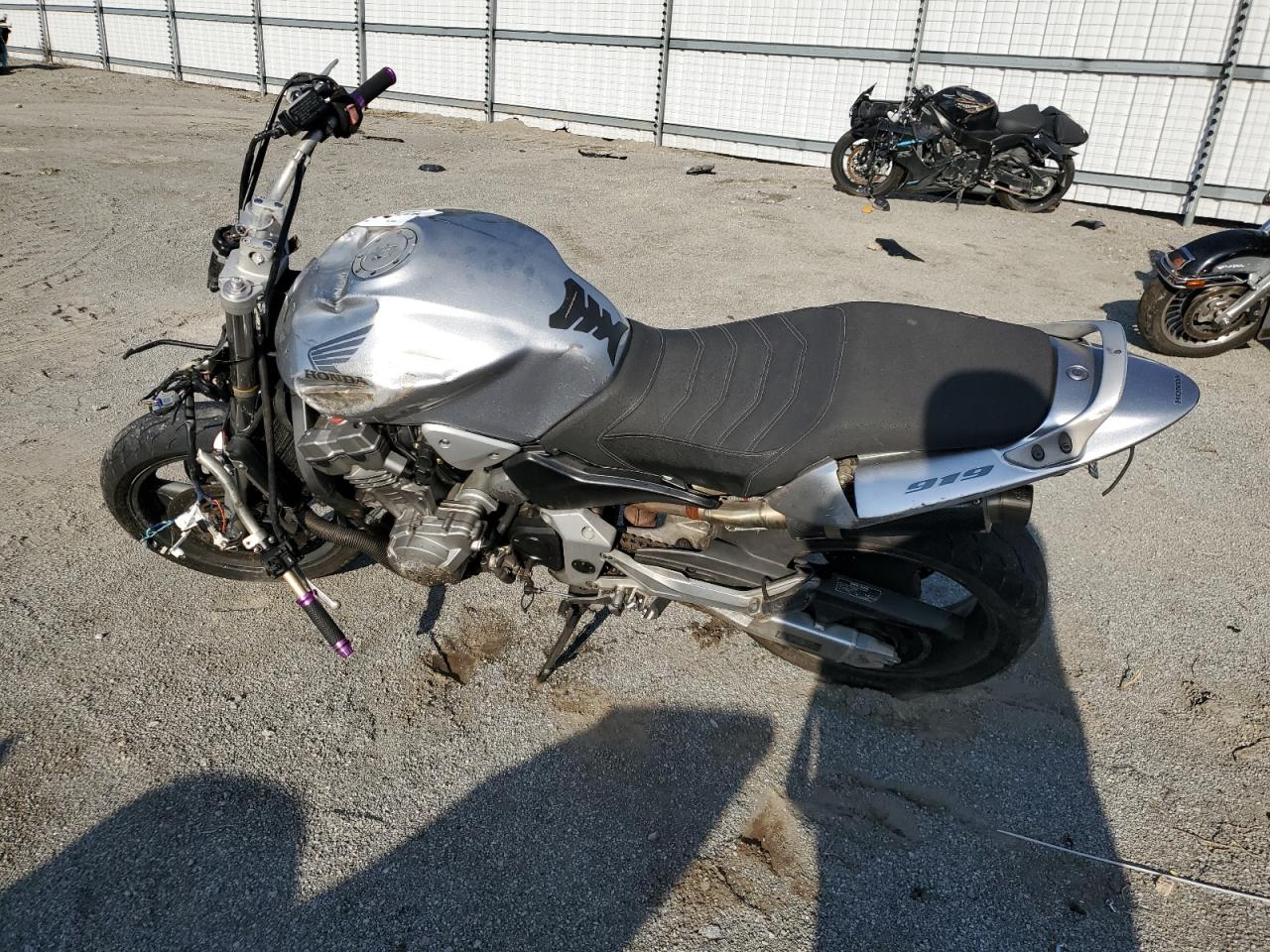 Lot #3285012939 2004 HONDA CB900