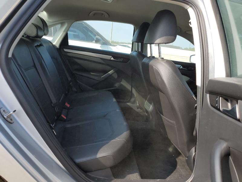 2015 VOLKSWAGEN PASSAT S - 1VWAT7A33FC058959