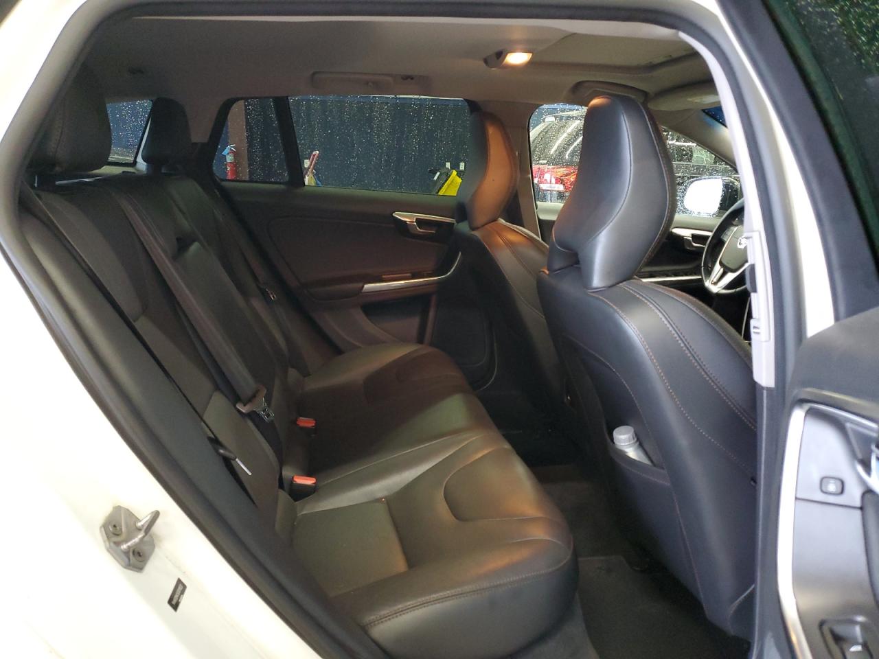 Lot #3263758140 2016 VOLVO V60 CROSS