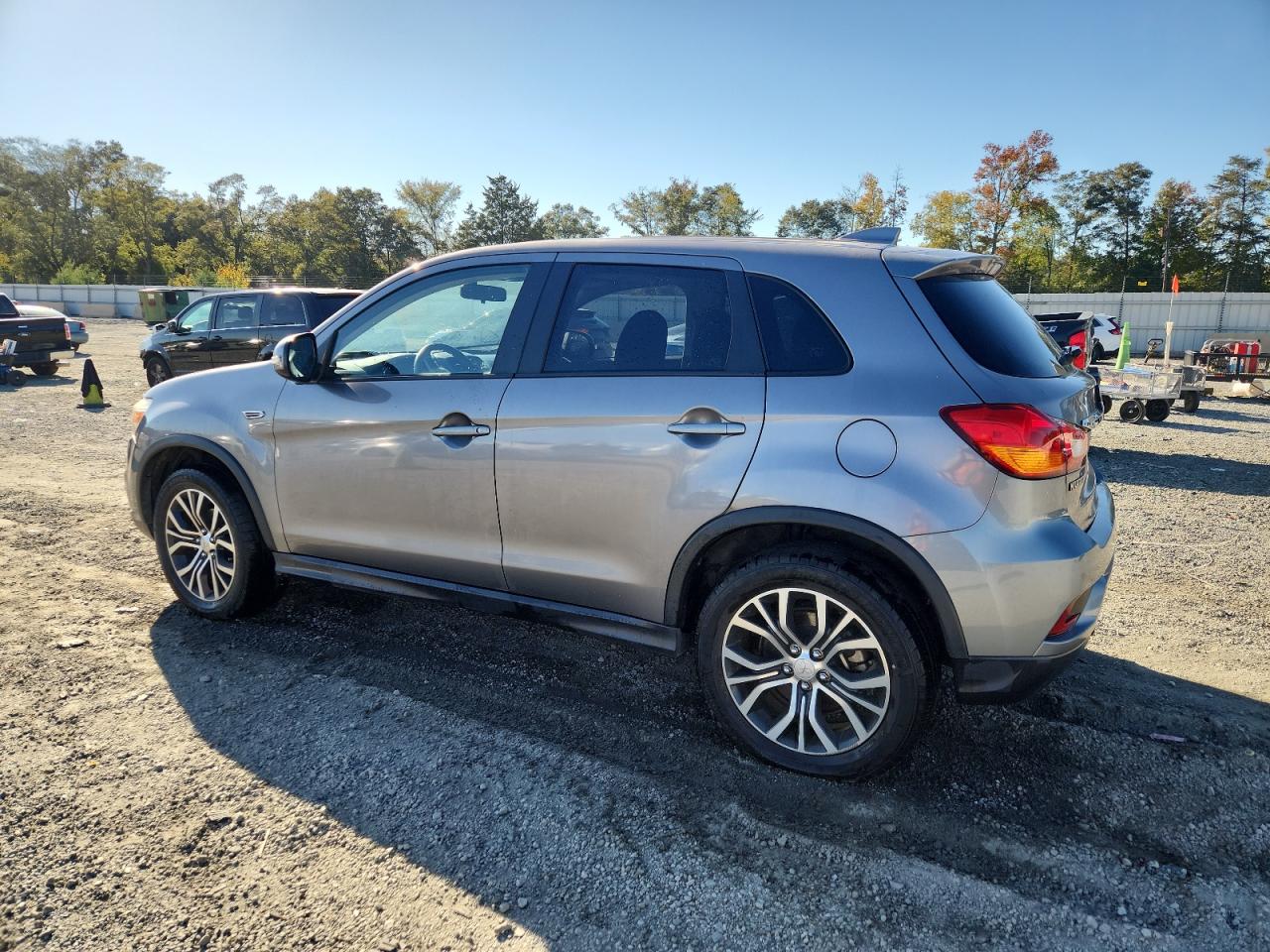 MITSUBISHI OUTLANDER ES