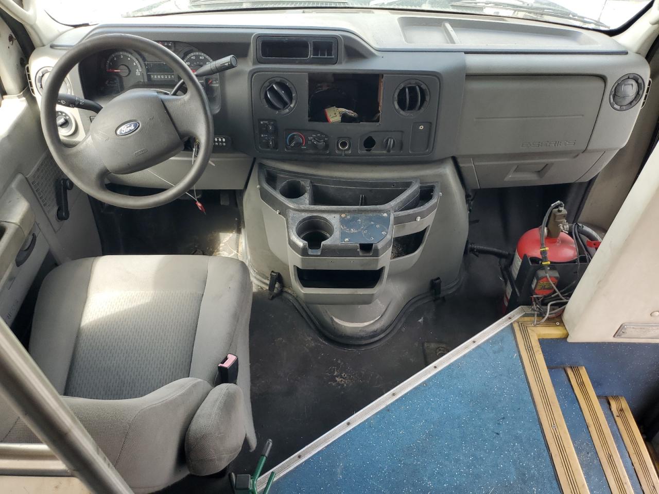 FORD ECONOLINE E450 SUPER DUTY CUTAWAY VAN