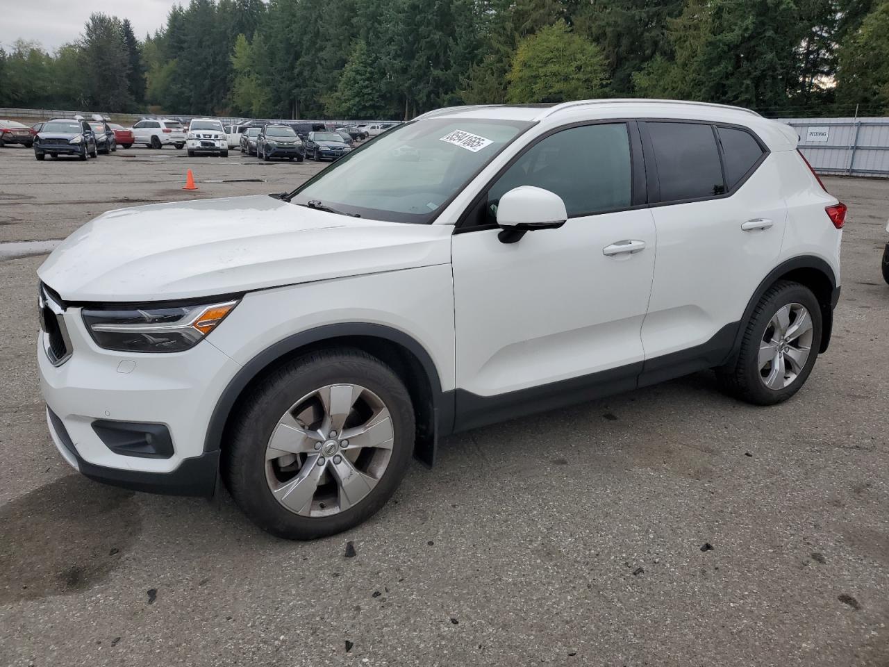 VOLVO XC40 T5 MOMENTUM