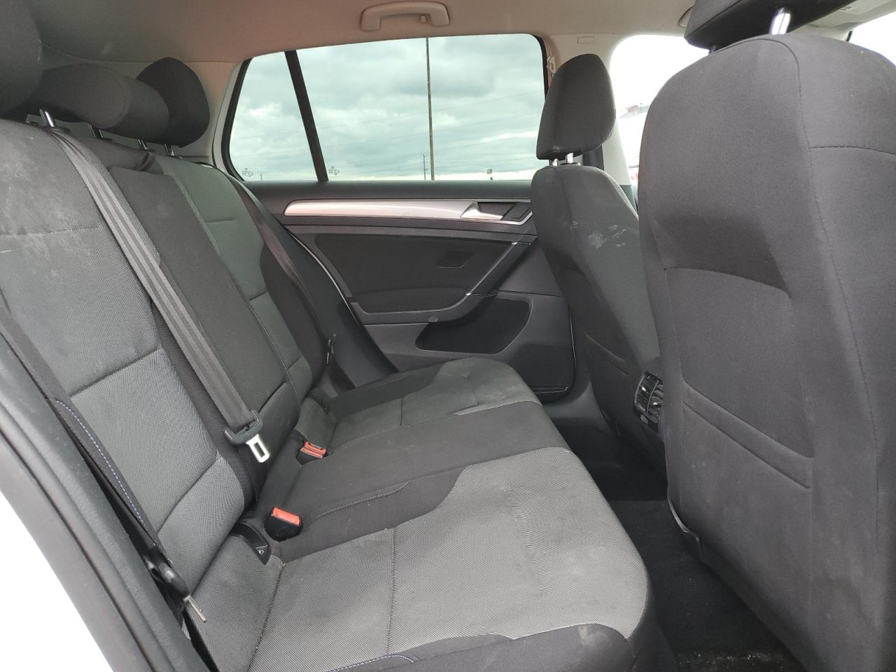 VOLKSWAGEN E-GOLF SE