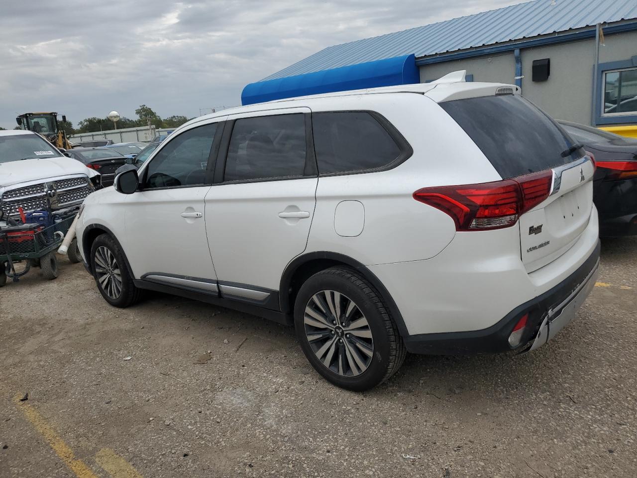 MITSUBISHI OUTLANDER SE