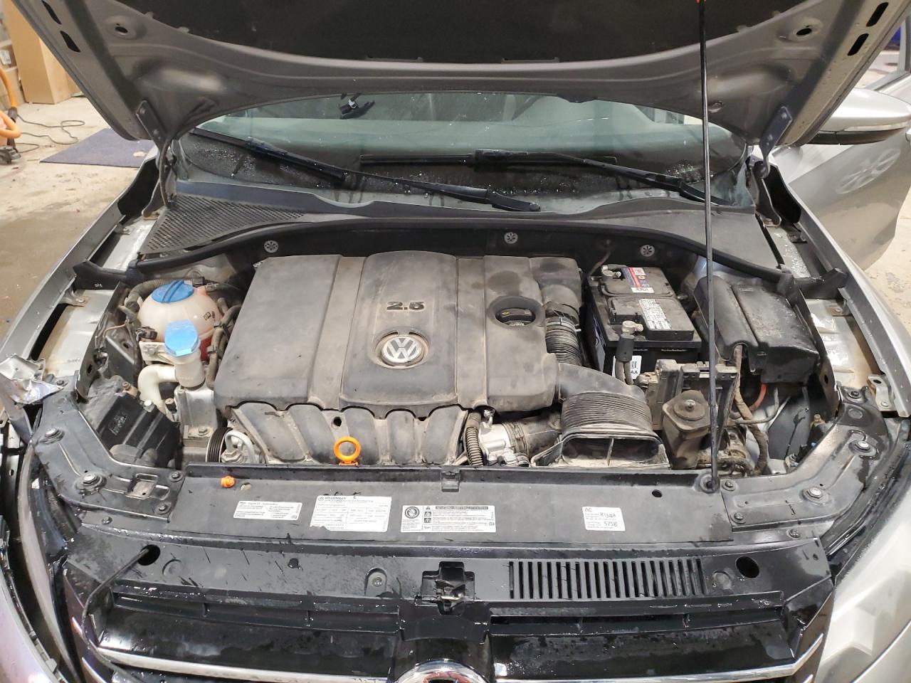 VOLKSWAGEN PASSAT SE