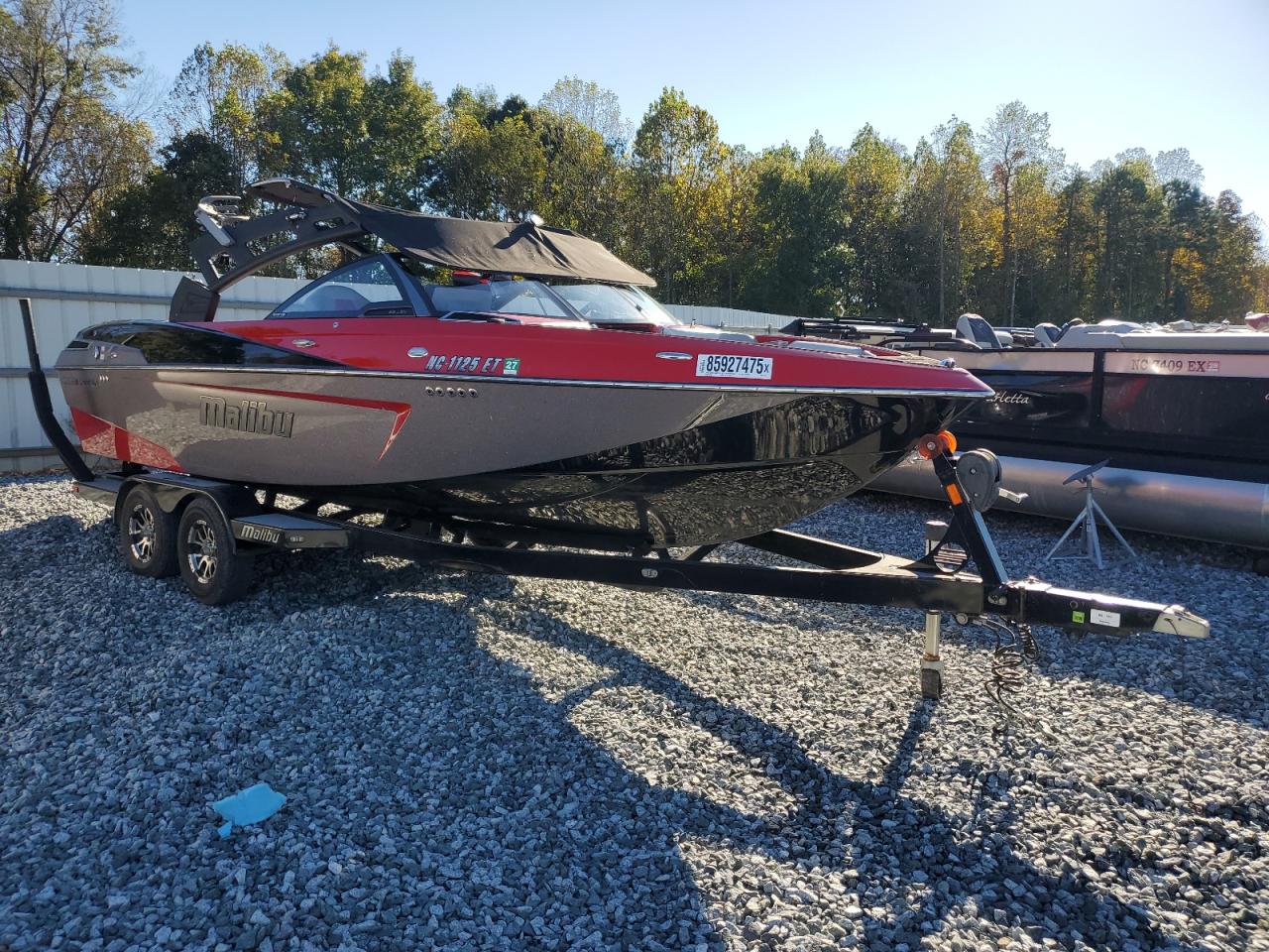 Lot #3302730028 2017 MALIBU 23 LSV WAKESETTER