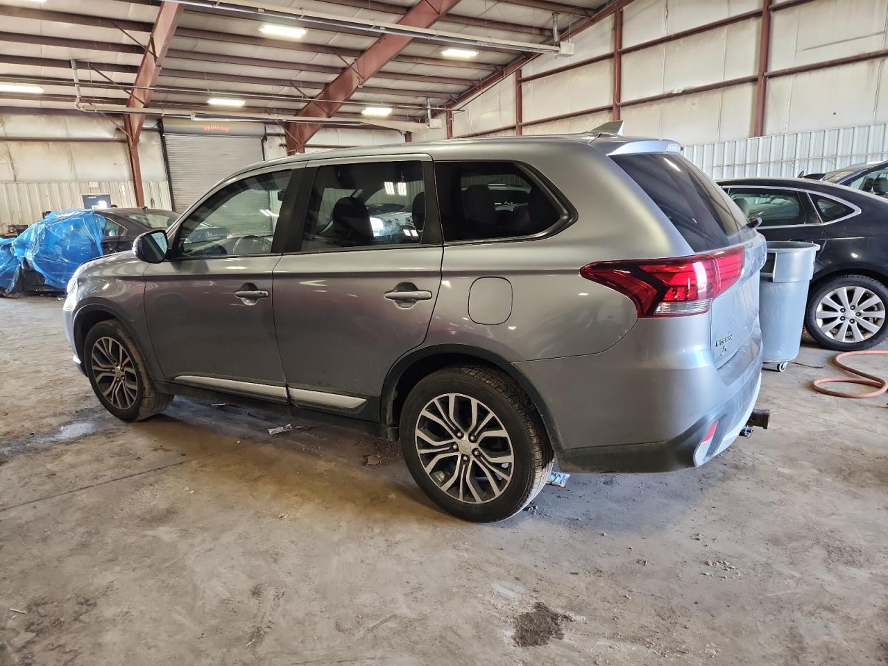 MITSUBISHI OUTLANDER SE