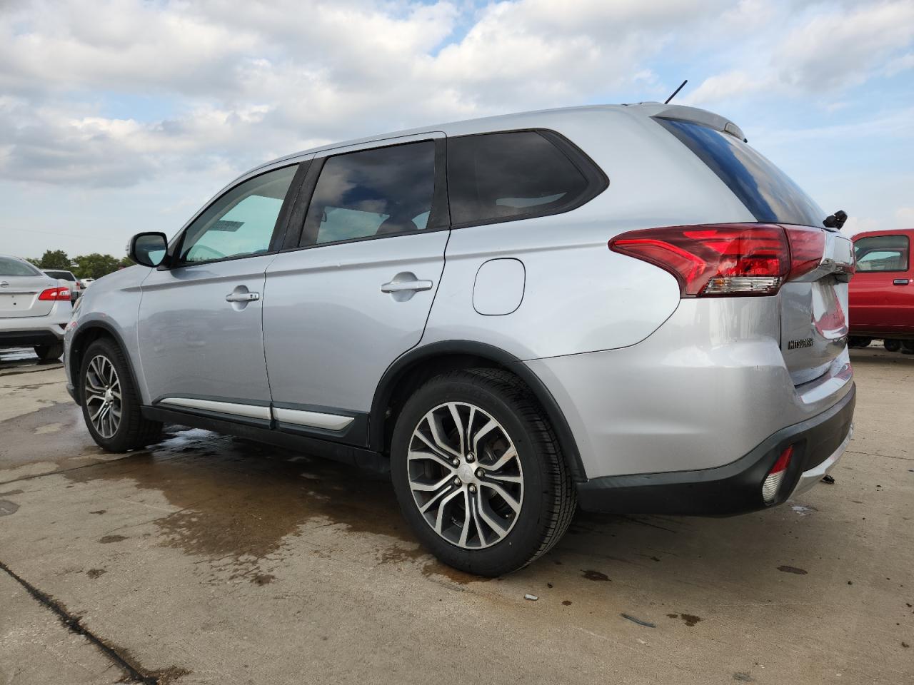 MITSUBISHI OUTLANDER SE